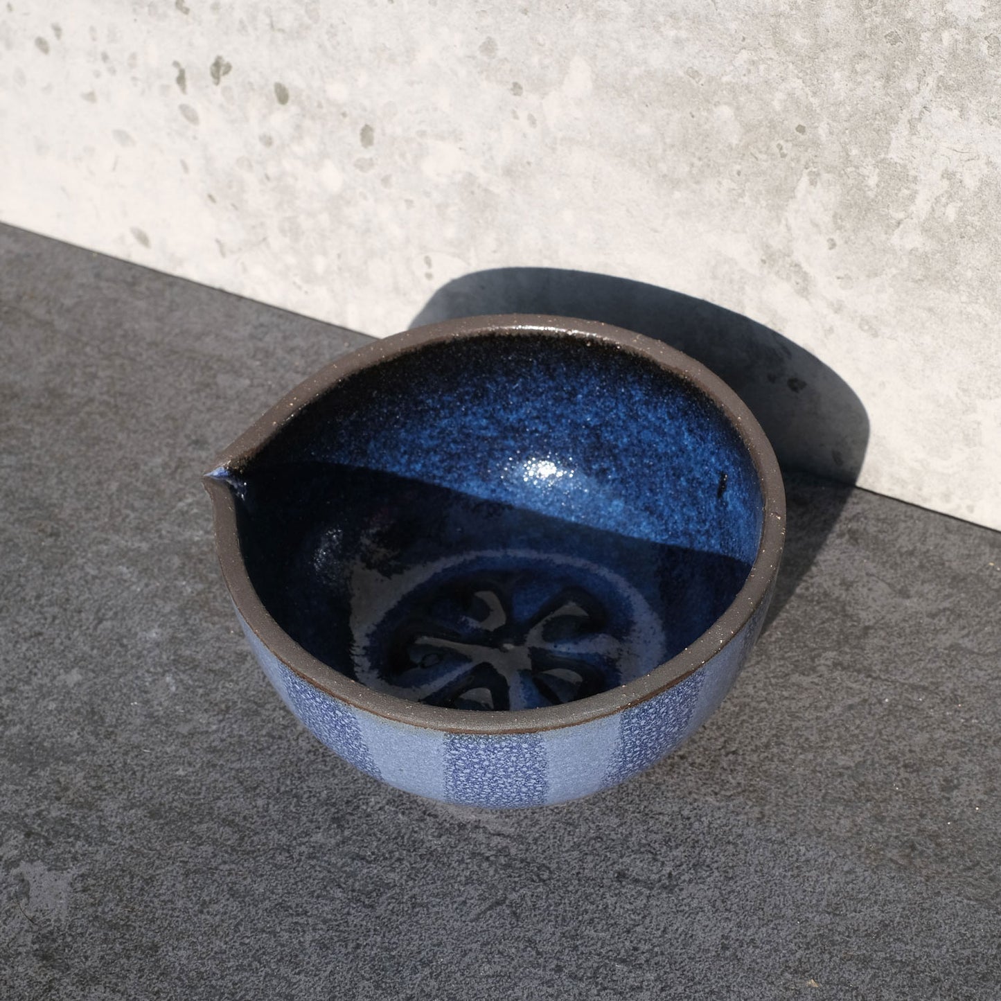 Pouring Bowl with flower inner